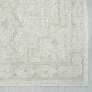 Off-White Traditional Medallion Border Handwoven Rug